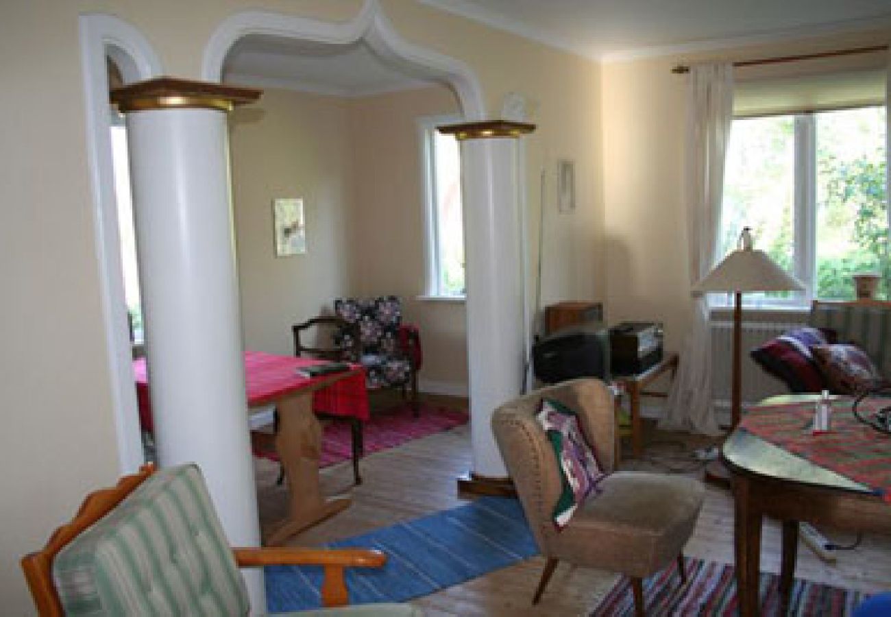 House in Vessigebro - A yellow cabin only 5 Minuten from the lake Sjönevadssjön 