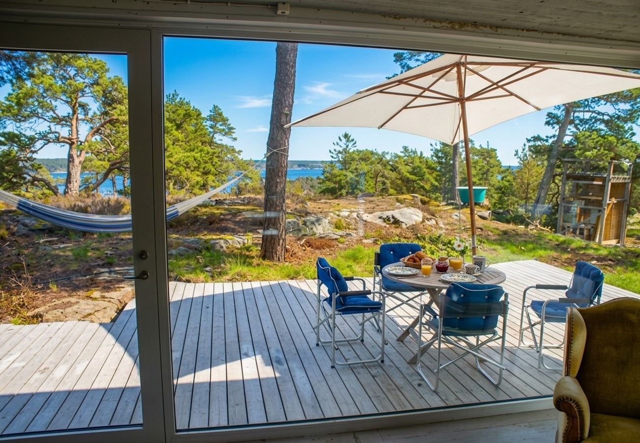Apartment in Saltsjöbaden - Artist's villa in the Stockholm archipelago with sea views on three sides