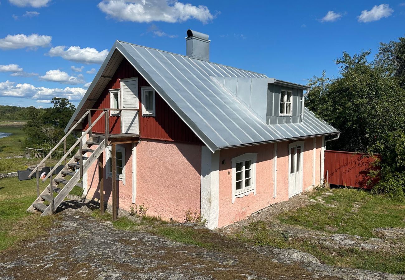 House in Sorunda - Unique and simple accommodation in the Stockholm archipelago on a peninsula next to Sorunda.