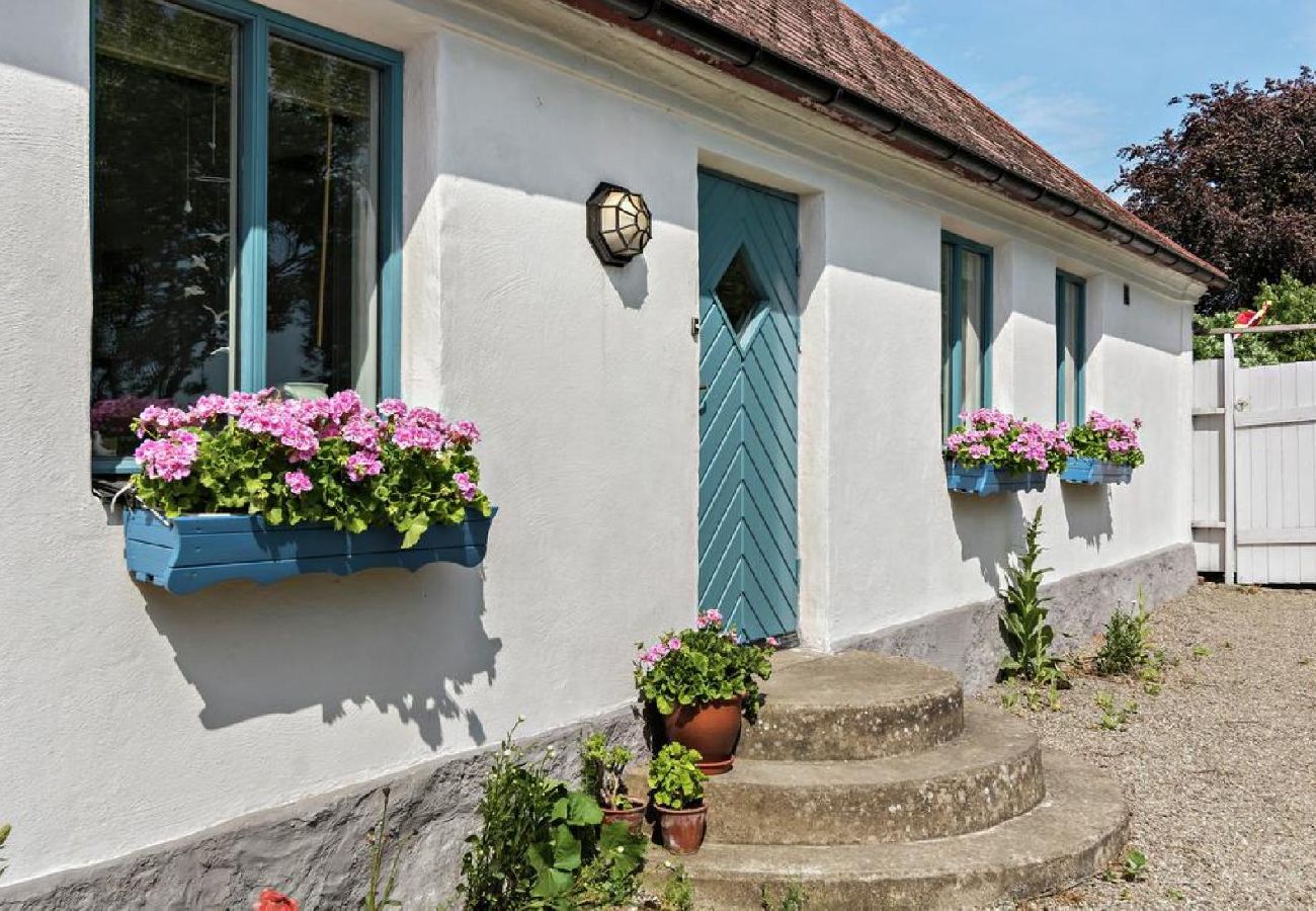 House in Tomelilla - Holiday home in the heart of Österlen with views over Fyledalen's nature reserve