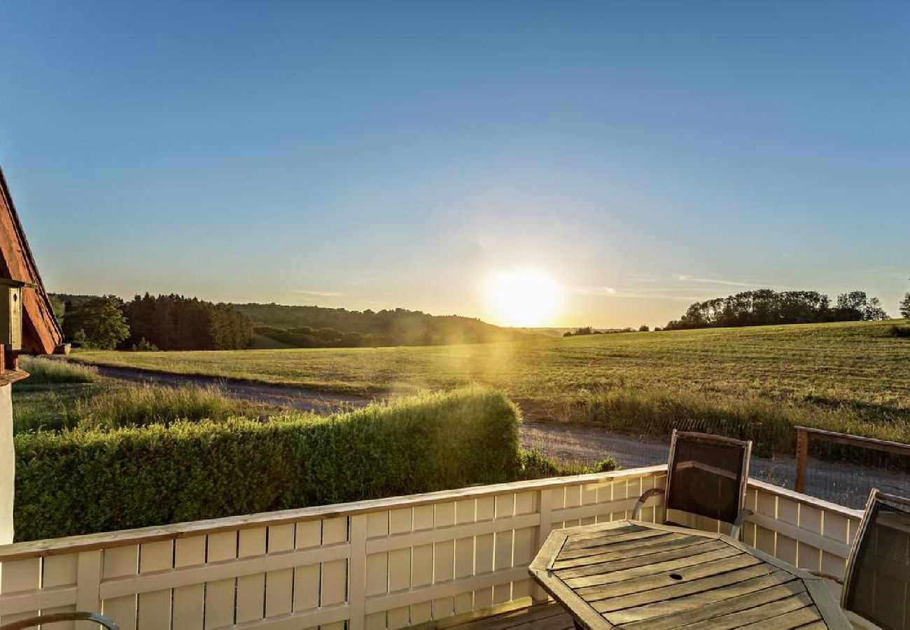 House in Tomelilla - Holiday home in the heart of Österlen with views over Fyledalen's nature reserve