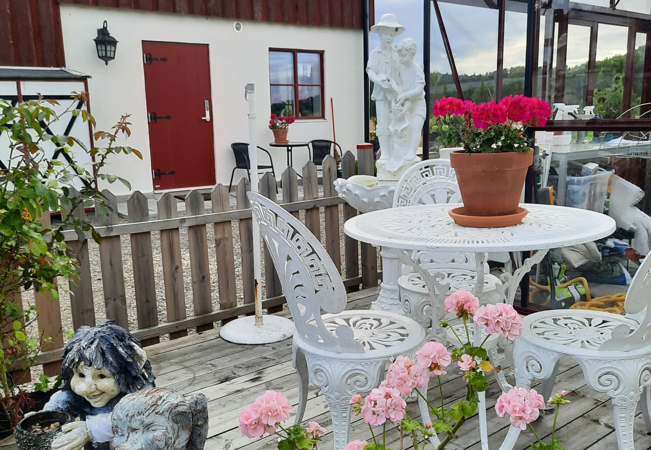 Apartment in Alvhem - Nice holiday apartment on Göta Älv with pool and 20 minutes from Gothenburg
