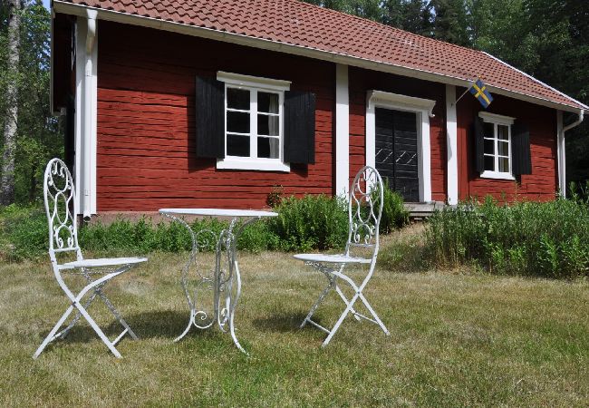 House in Vetlanda - Back to nature in this 200 year old hut in the middle of the forest.