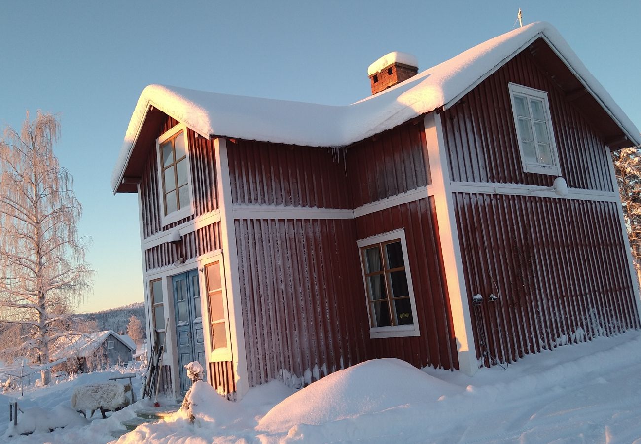 House in Överkalix - cozy cottage by the lake near Överkalix