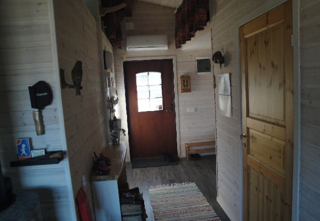 House in Karl Gustav - Viking cottage with lake view and fishing possibilities