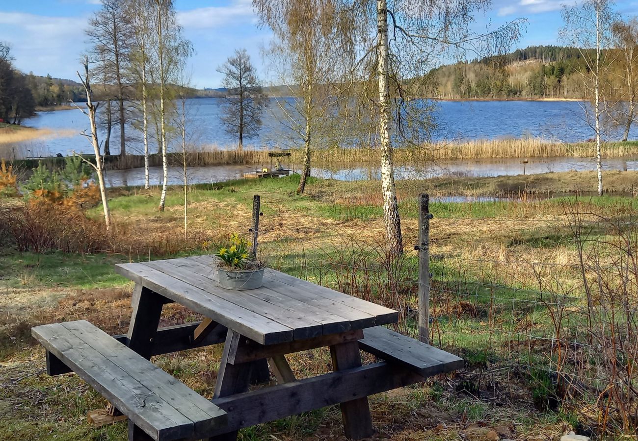 House in Karl Gustav - Viking cottage with lake view and fishing possibilities