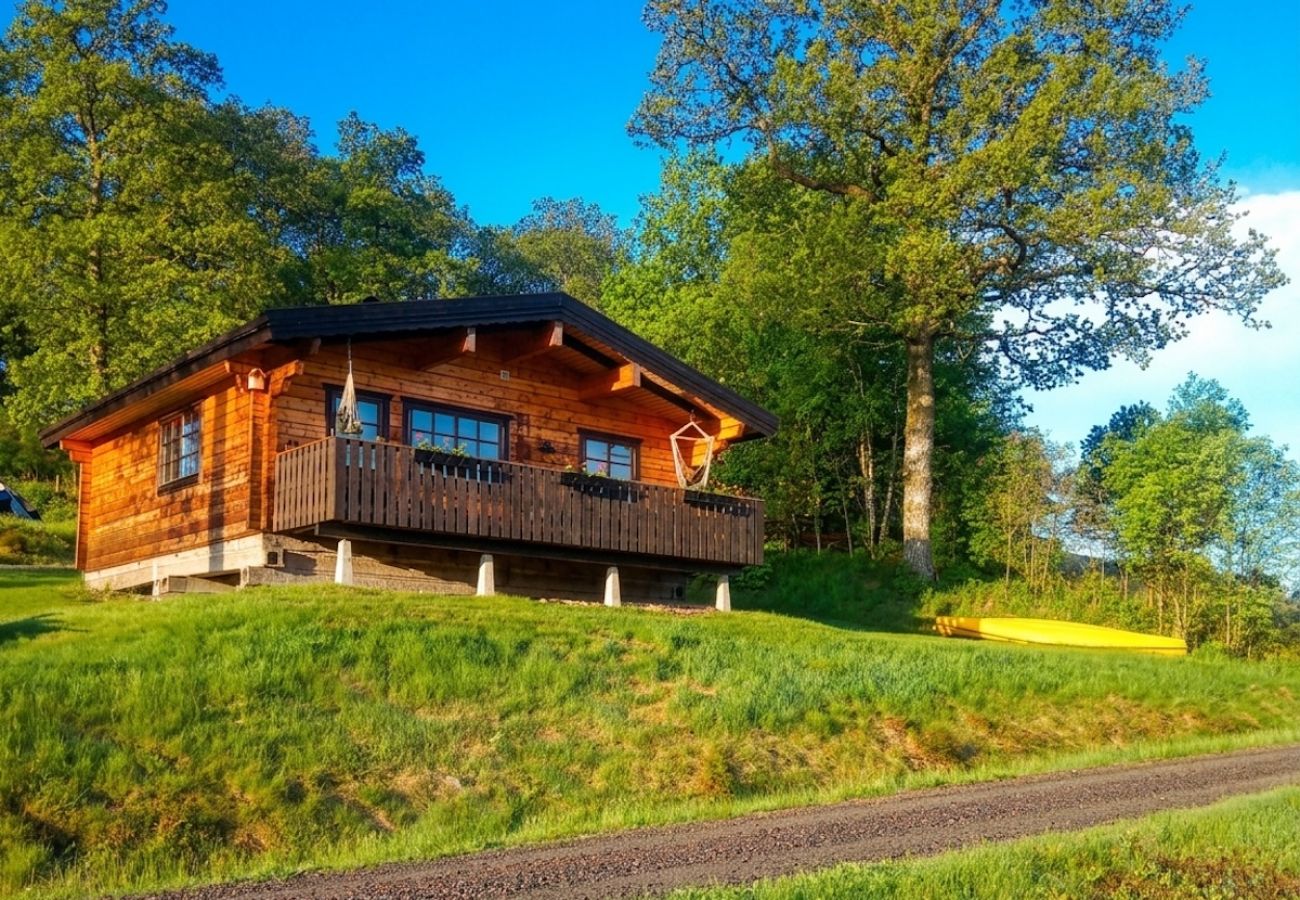 House in Karl Gustav - Viking cottage with lake view and fishing possibilities