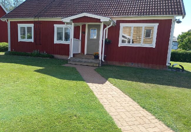 House in Anneberg - Red and white cottage in the Småland highlands