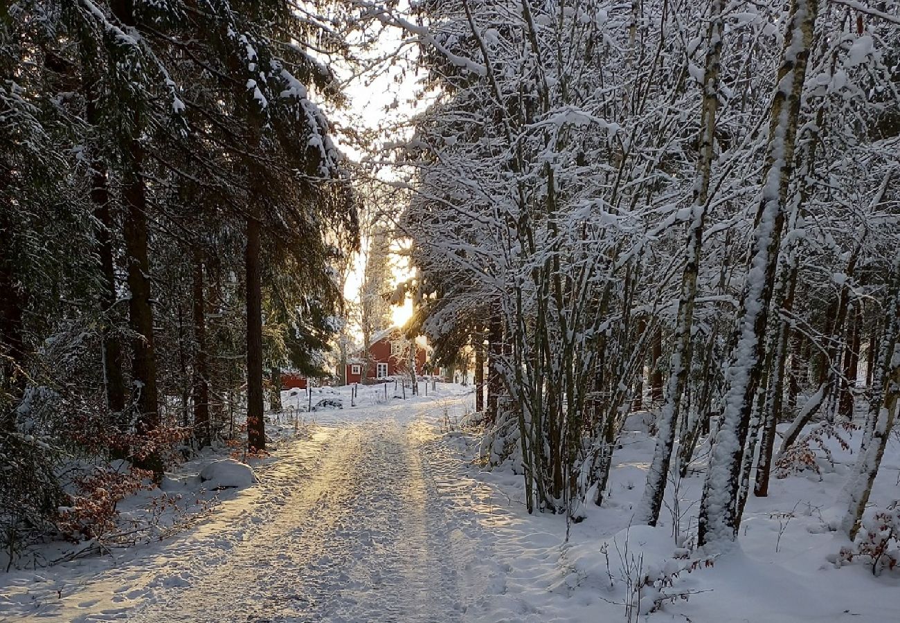 House in Anneberg - Red and white cottage in the Småland highlands