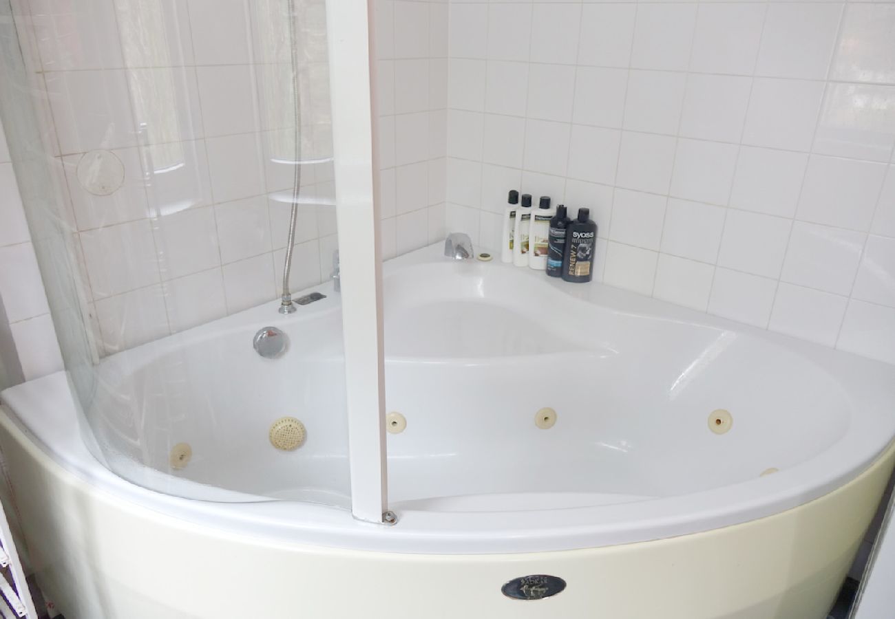 Apartment in Saltsjöbaden - Amazing Artist´s villa in the skerries of Stockholm