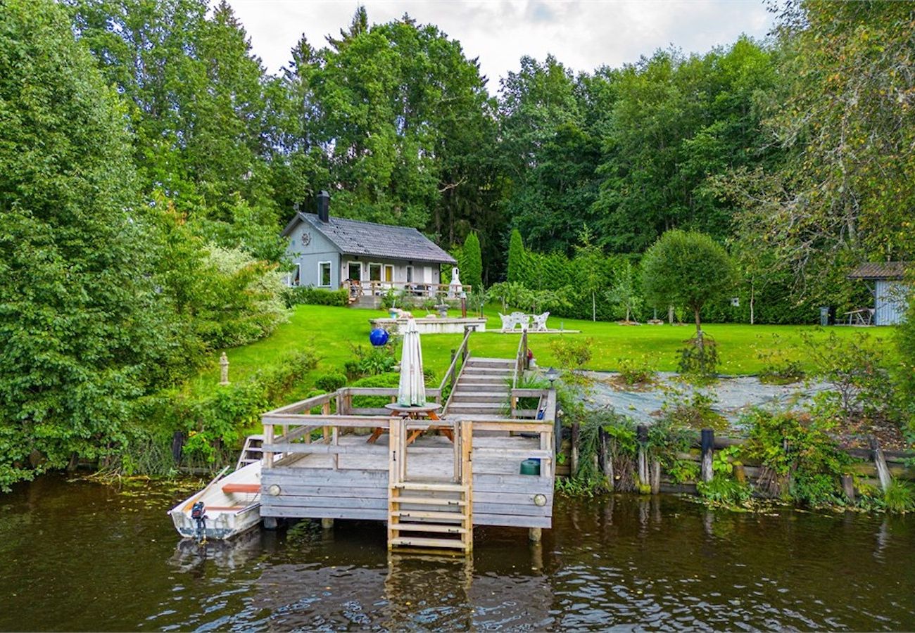 House in Kil - Holiday home on a waterfront property in Alaska-like nature