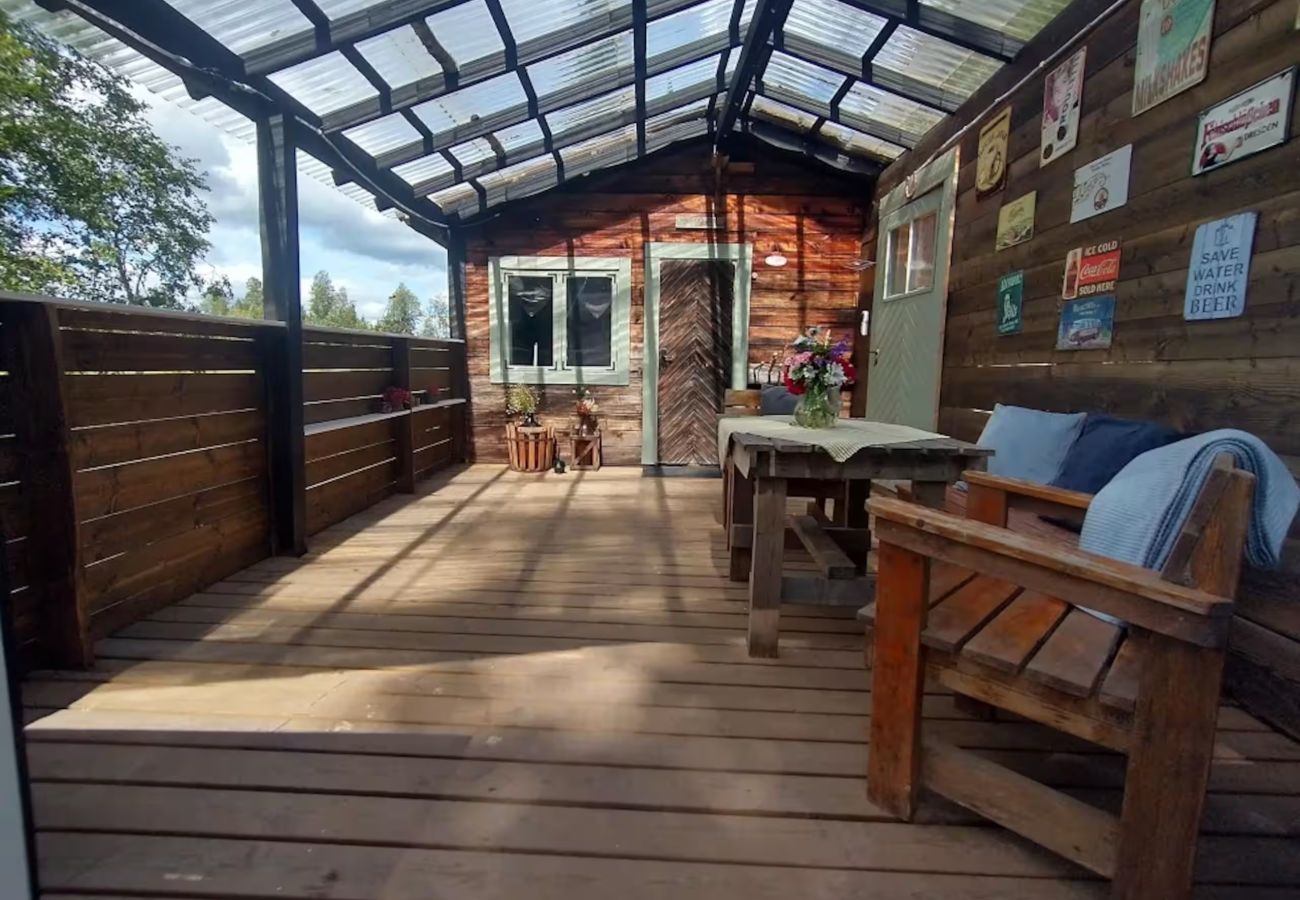 House in Kopparberg - Two charmingly rustic holiday cabins on the edge of the forest in Bergslagen