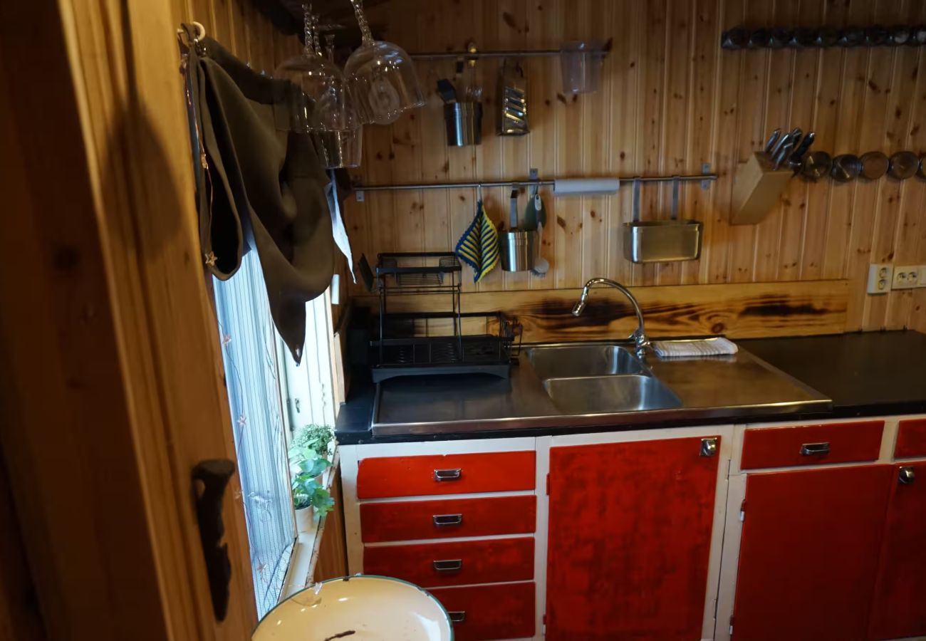 House in Kopparberg - Two charmingly rustic holiday cabins on the edge of the forest in Bergslagen