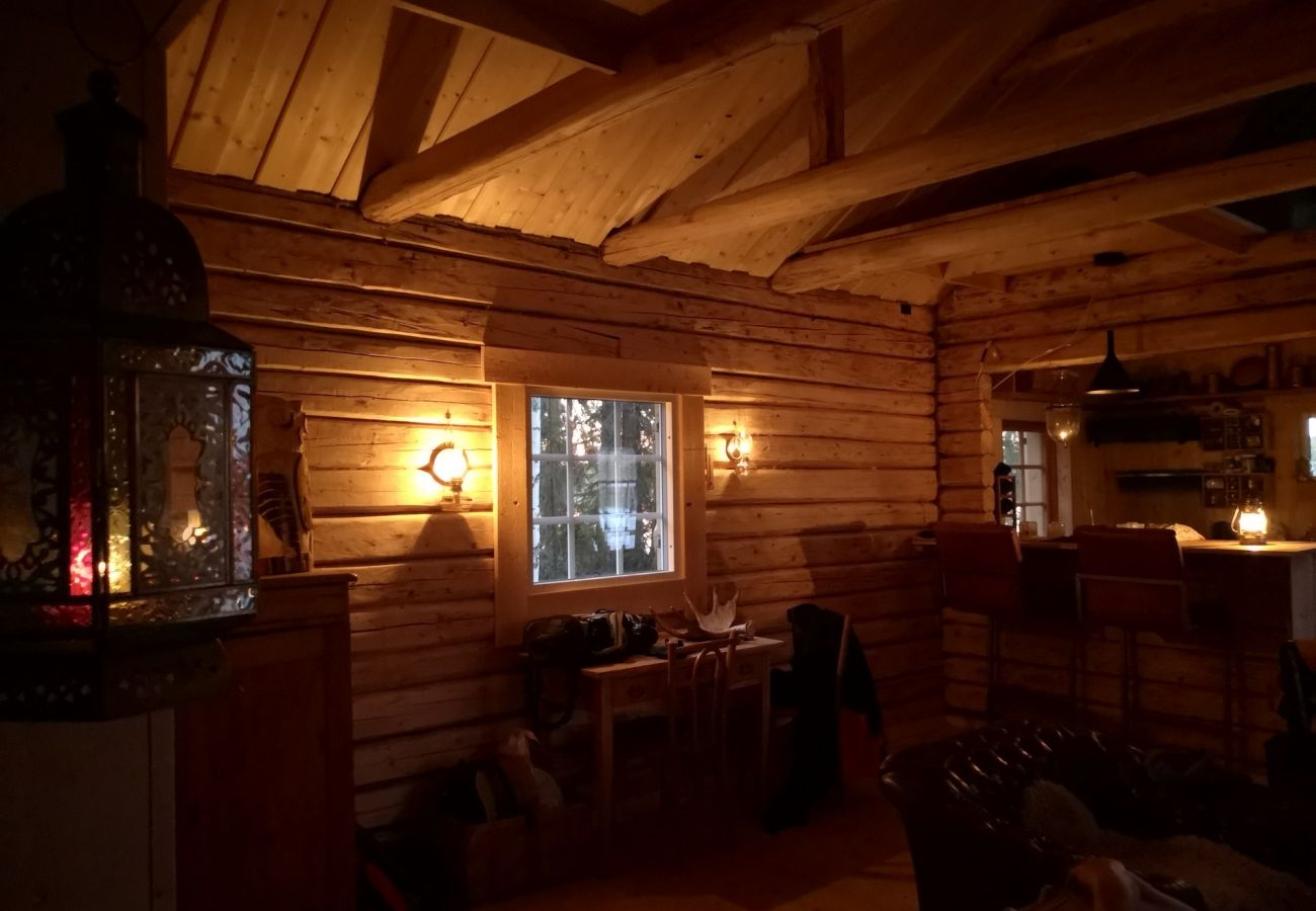 House in Gällö - Cozy log cabin on the lakeshore and in the middle of the forest