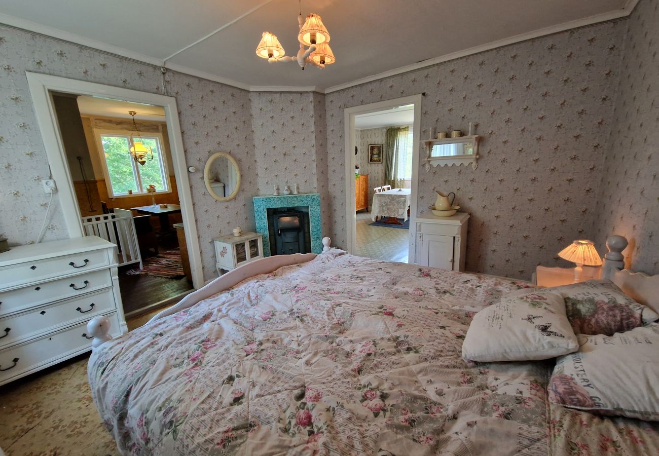 Cottage in Gullabo - Holiday between forest and paddocks in Småland