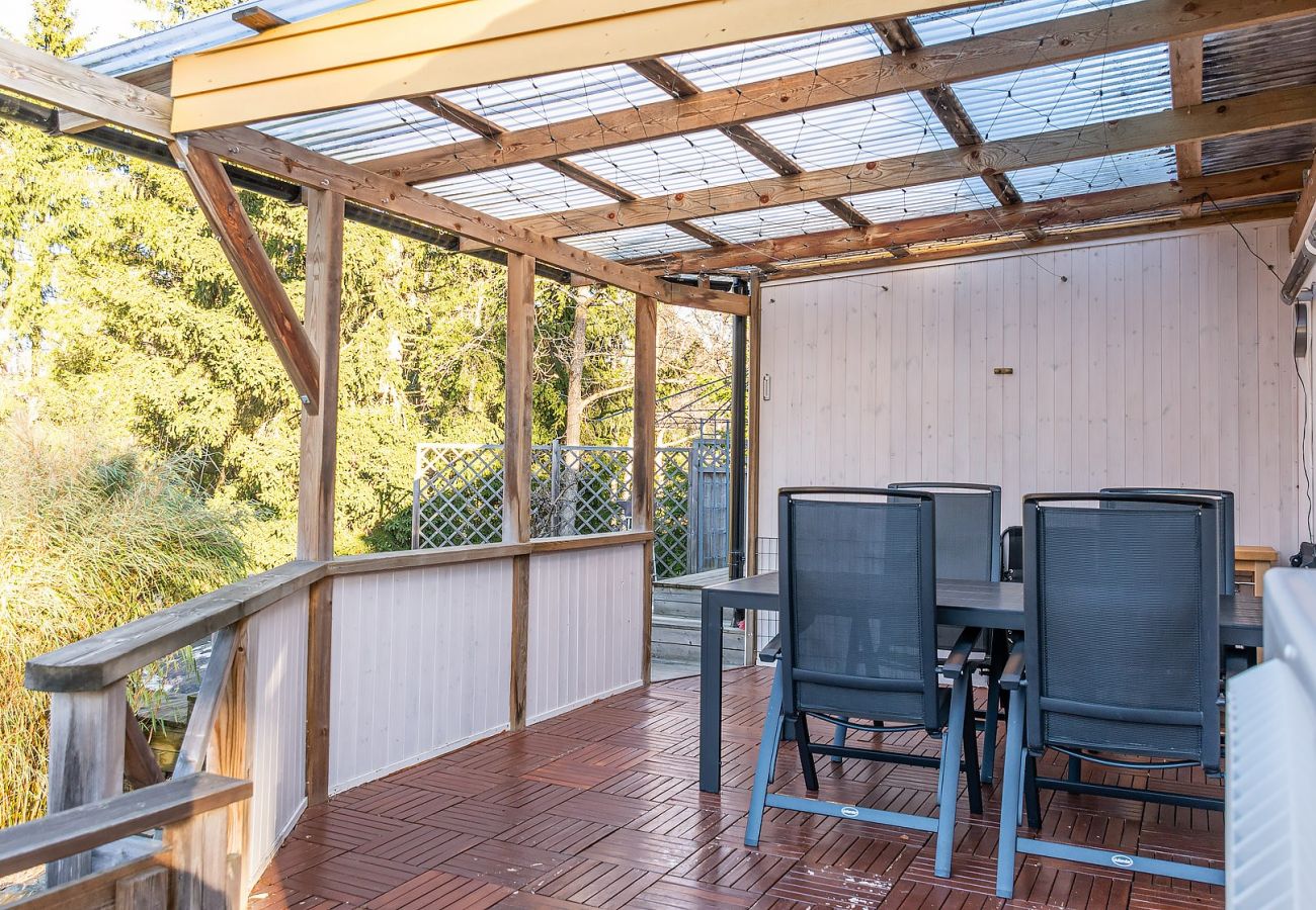 House in Vålarö - Fantastic seafront location with pool and Inga Lindstrom around the corner