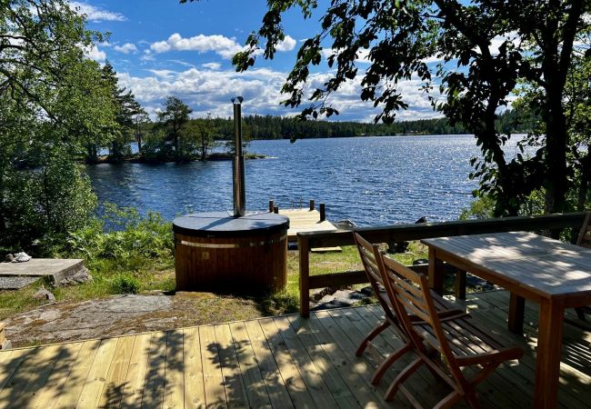 House in Vena - Dream vacation by the lake in Småland with sauna, hot tub and boat House in Vena - Dream vacation by the lake in Småland with sauna, hot tub and boat