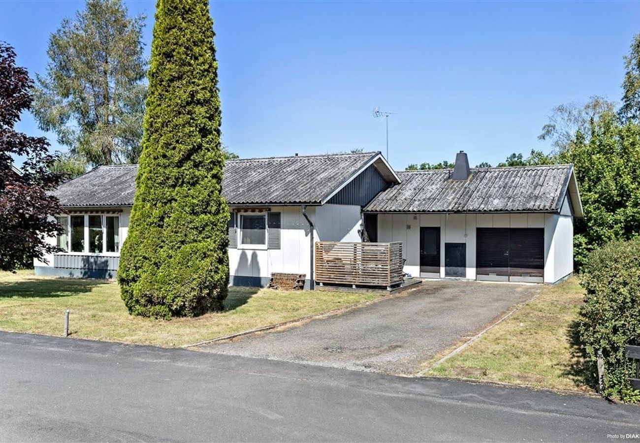 House in Vissefjärda - Holidays in beautiful Vissefjärda, not far from the golf course and lake