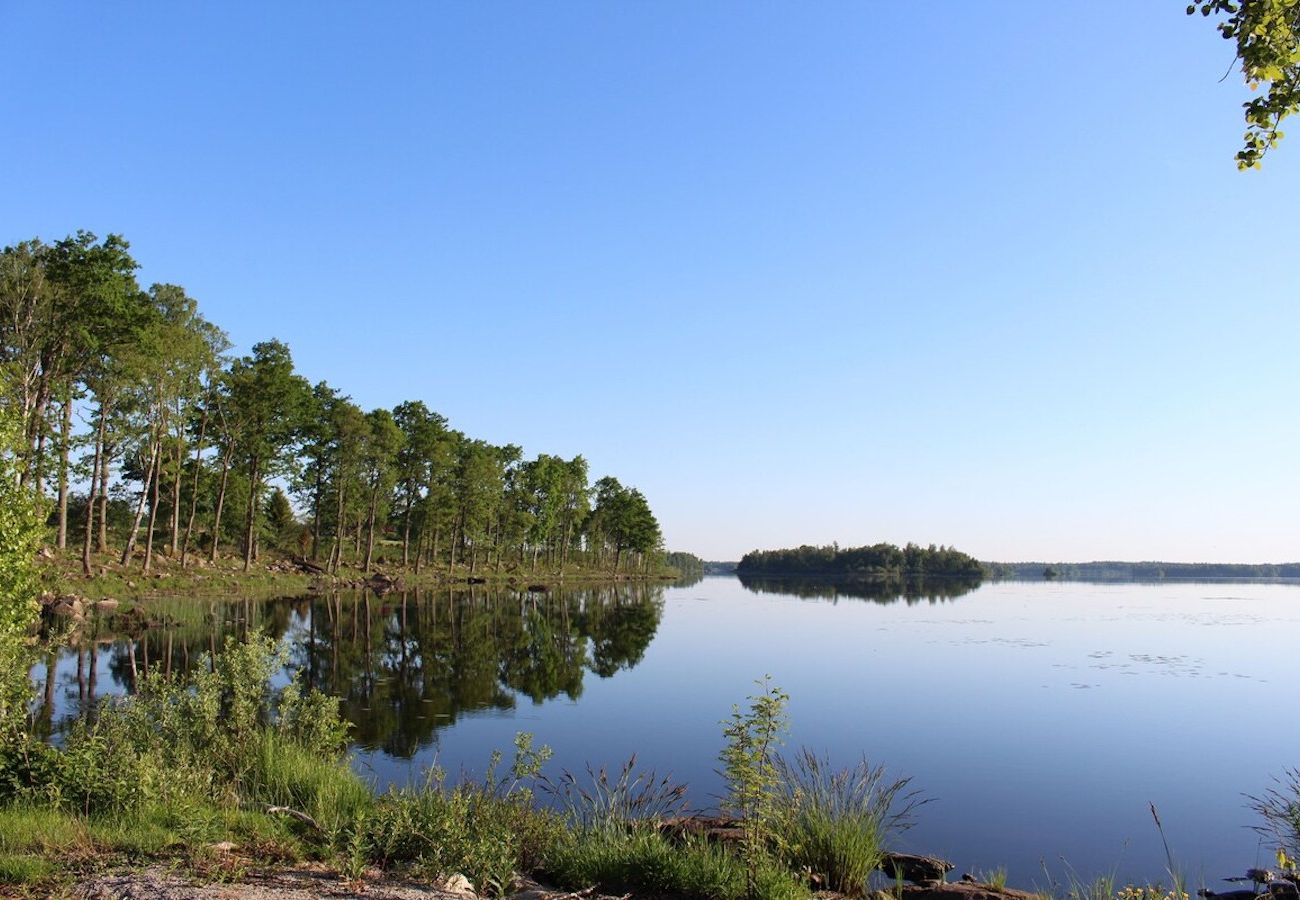 House in Väckelsång - Holiday home with lake view, pool and boat in Småland