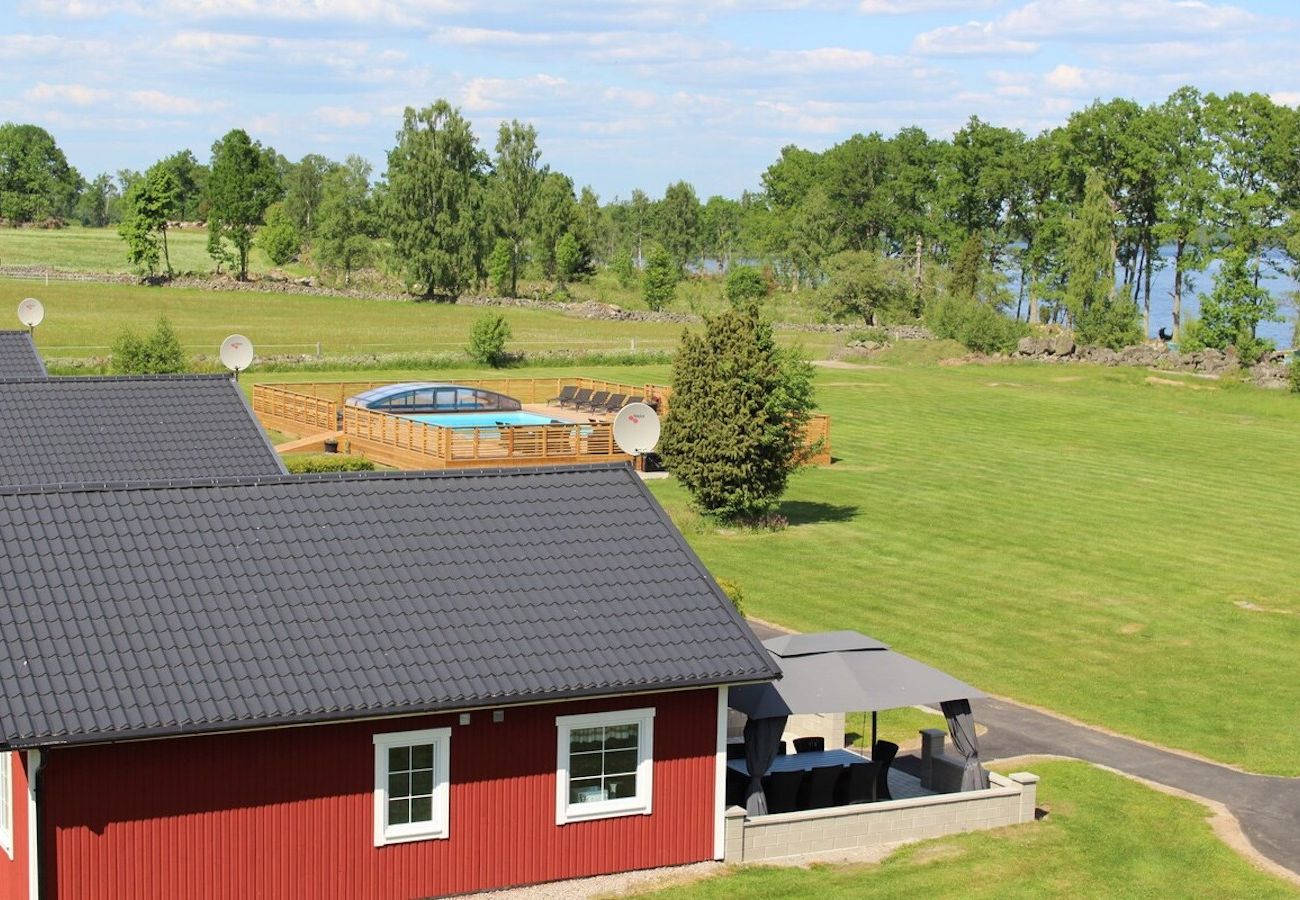 House in Väckelsång - Holiday home with lake view, pool and boat in Småland