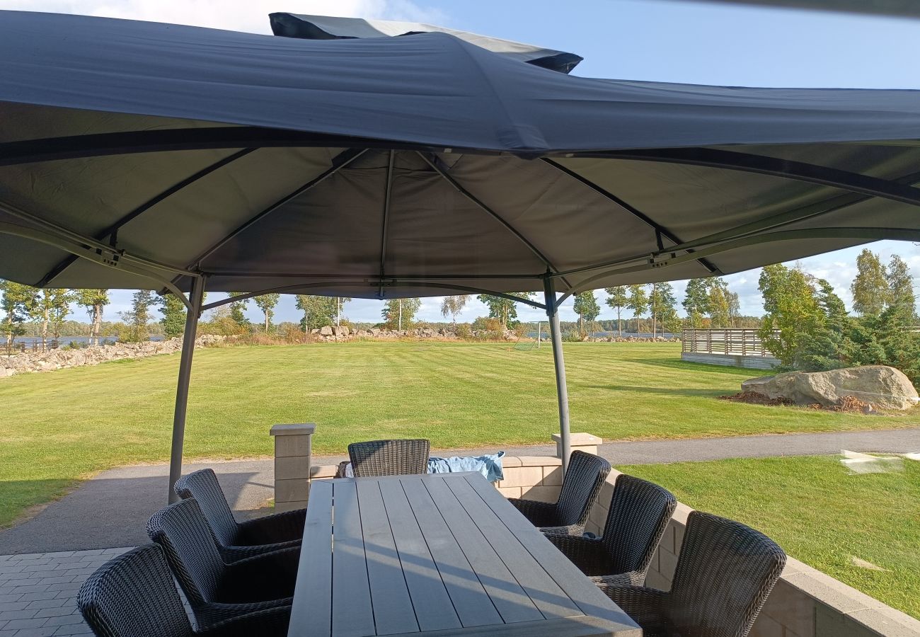 House in Väckelsång - Holiday home with lake view, pool and boat in Småland