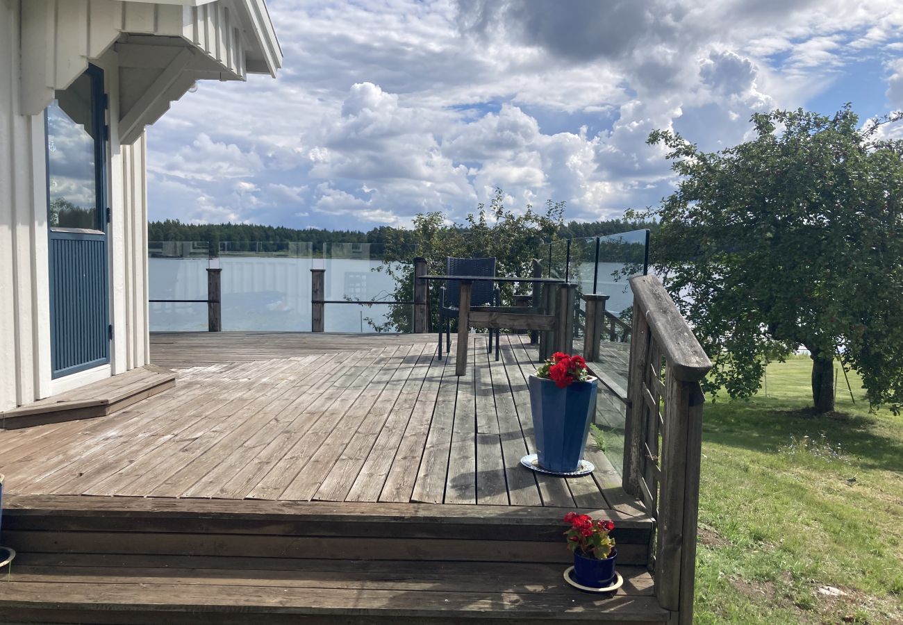 House in Ryd - Wonderful holiday home location right on the lake in Småland