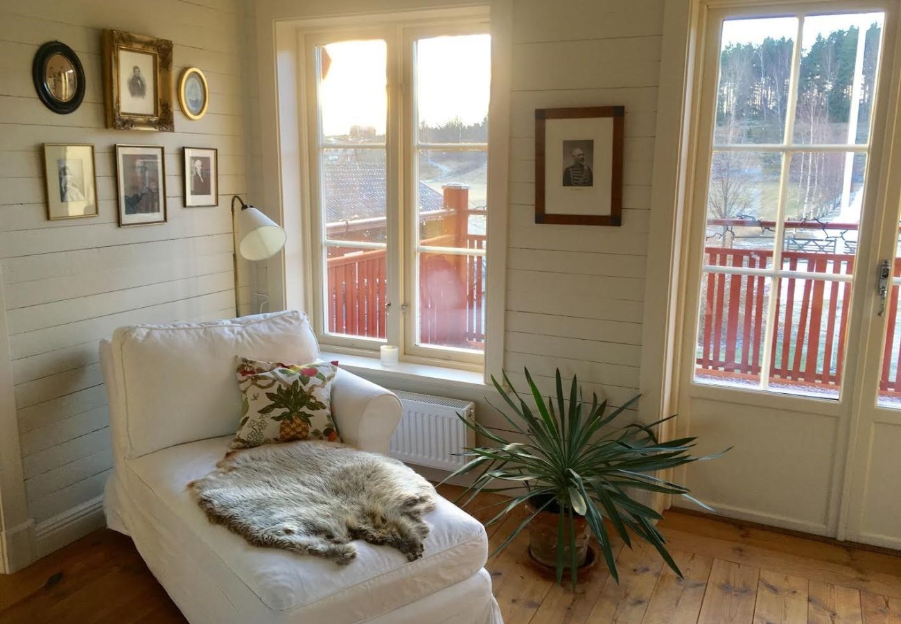 House in Gnesta - Dream vacation by the lake with a pool on a mansion in Södermanland