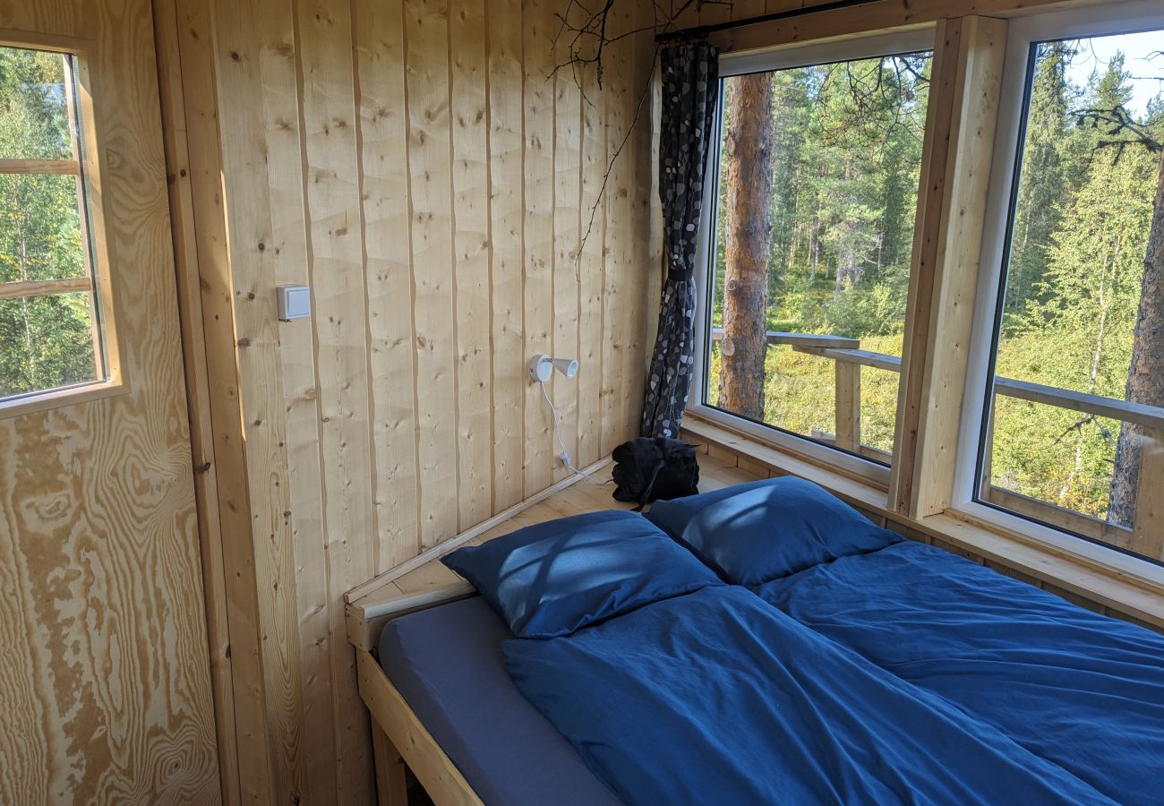 House in Arvidsjaur - High in the trees in northern Sweden with lake views and moose under the terrace