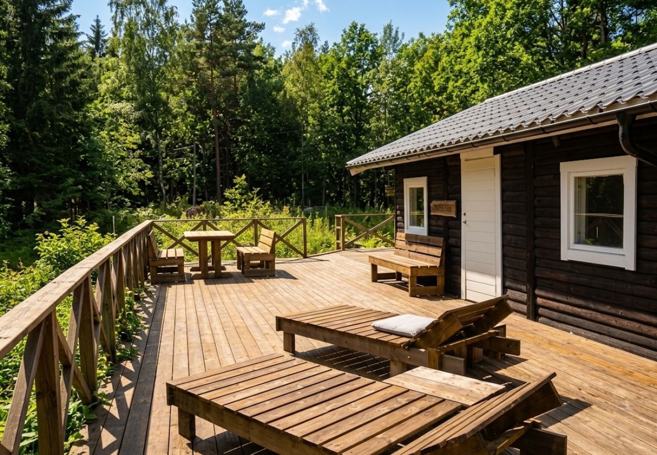 House in Hallabro - Holiday home for two by the lake