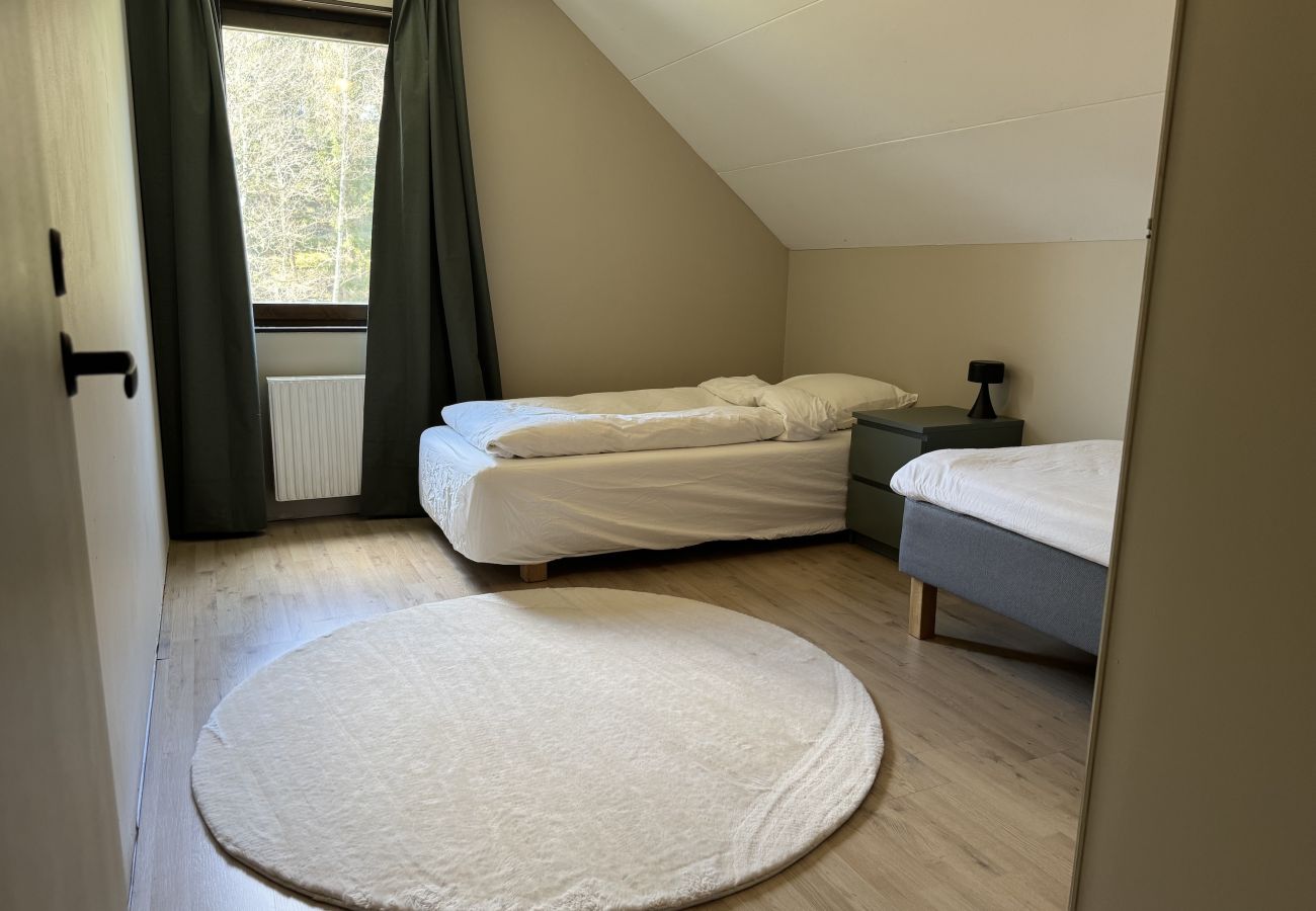 House in Älvsered - Two-story house with large garden located near a lake and several beautiful nature reserves
