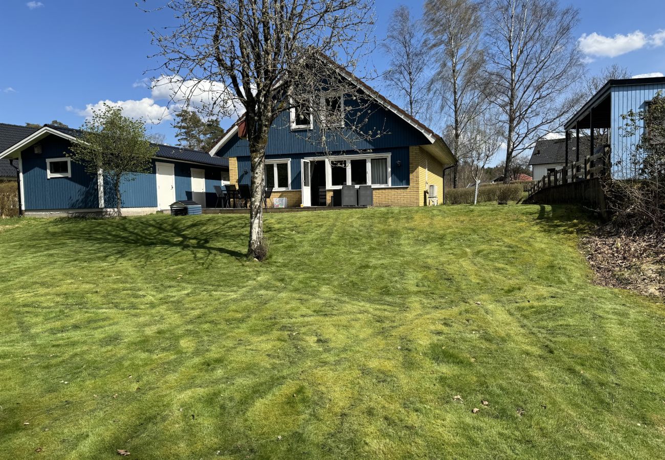 House in Älvsered - Two-story house with large garden located near a lake and several beautiful nature reserves