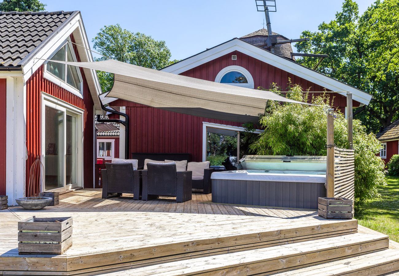 House in Ljungbyholm - Unique, luxurious holiday home with historical flair