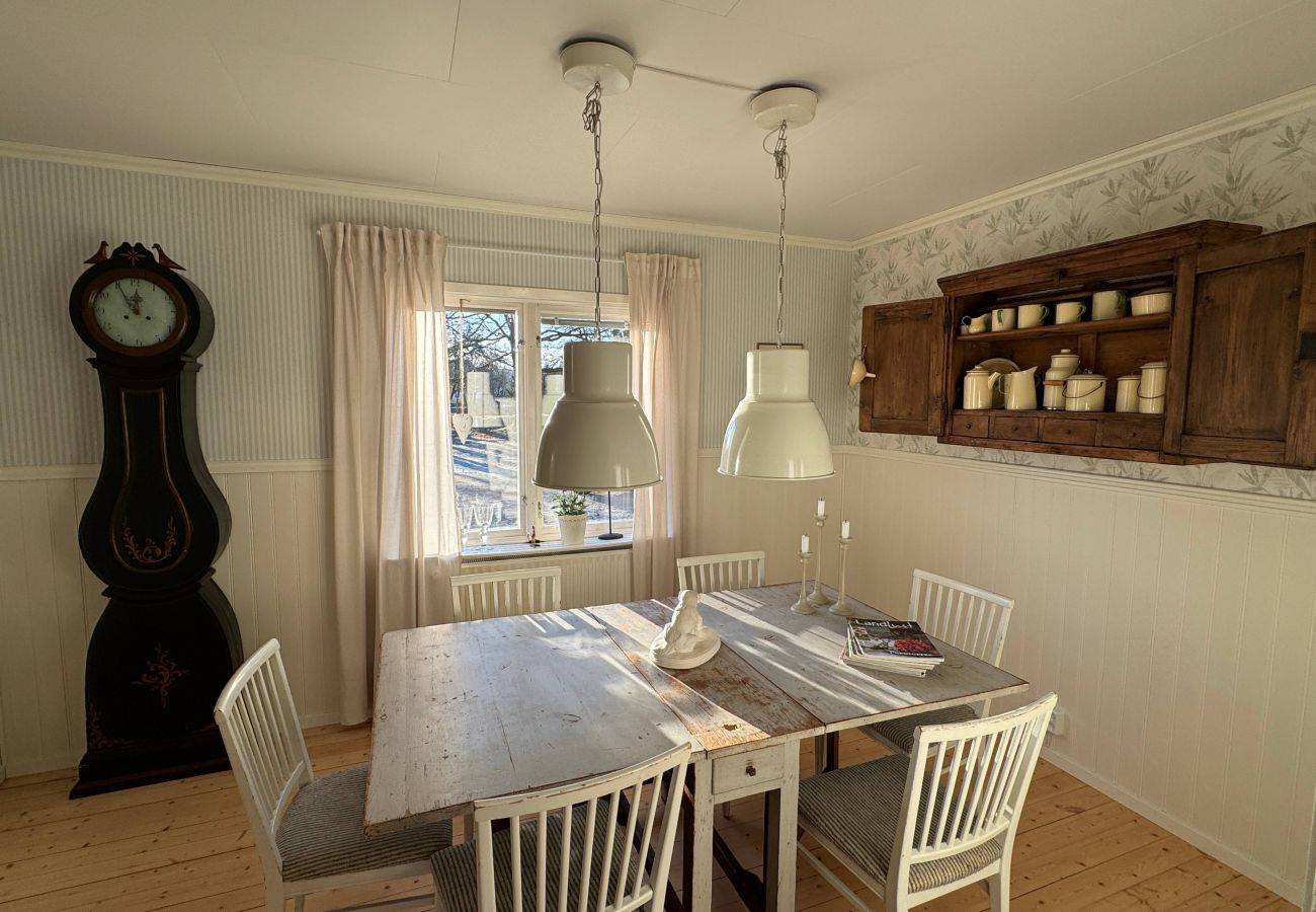 House in Blomstermåla - Modernly furnished holiday home in the Hornsö Nature Park in Småland