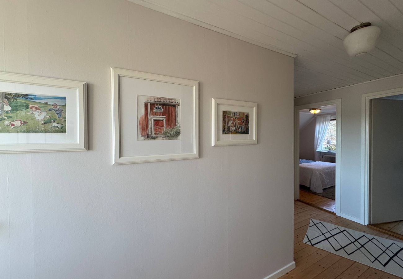House in Blomstermåla - Modernly furnished holiday home in the Hornsö Nature Park in Småland
