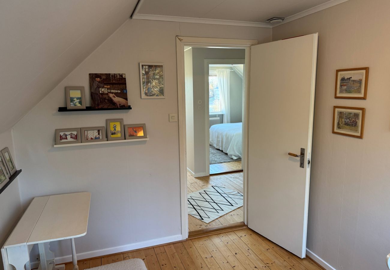 House in Blomstermåla - Modernly furnished holiday home in the Hornsö Nature Park in Småland