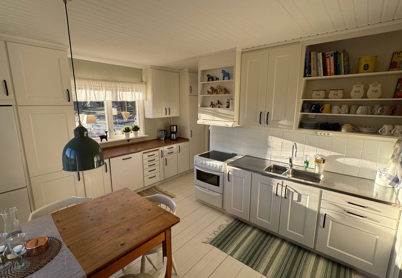 House in Blomstermåla - Modernly furnished holiday home in the Hornsö Nature Park in Småland