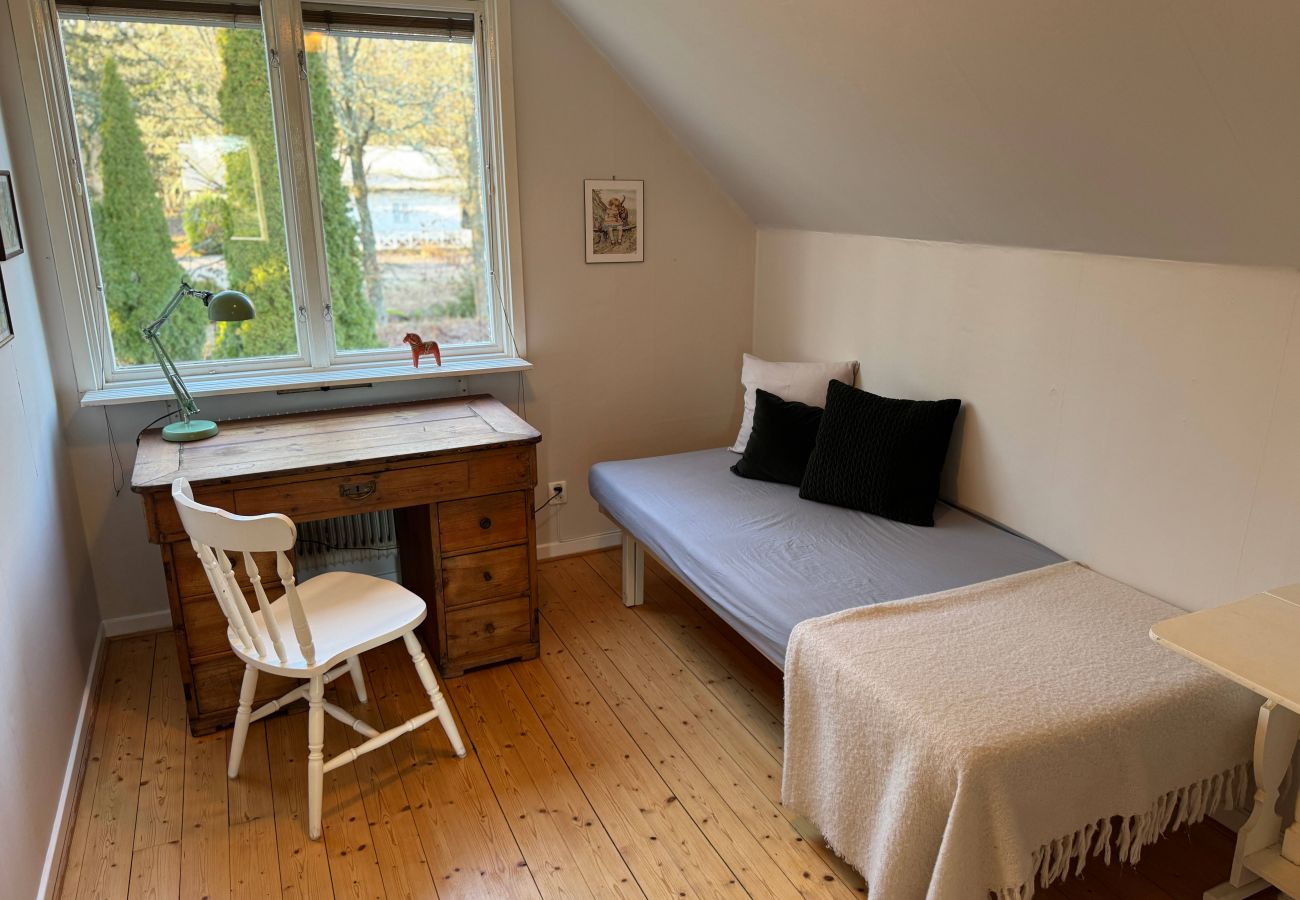 House in Blomstermåla - Modernly furnished holiday home in the Hornsö Nature Park in Småland