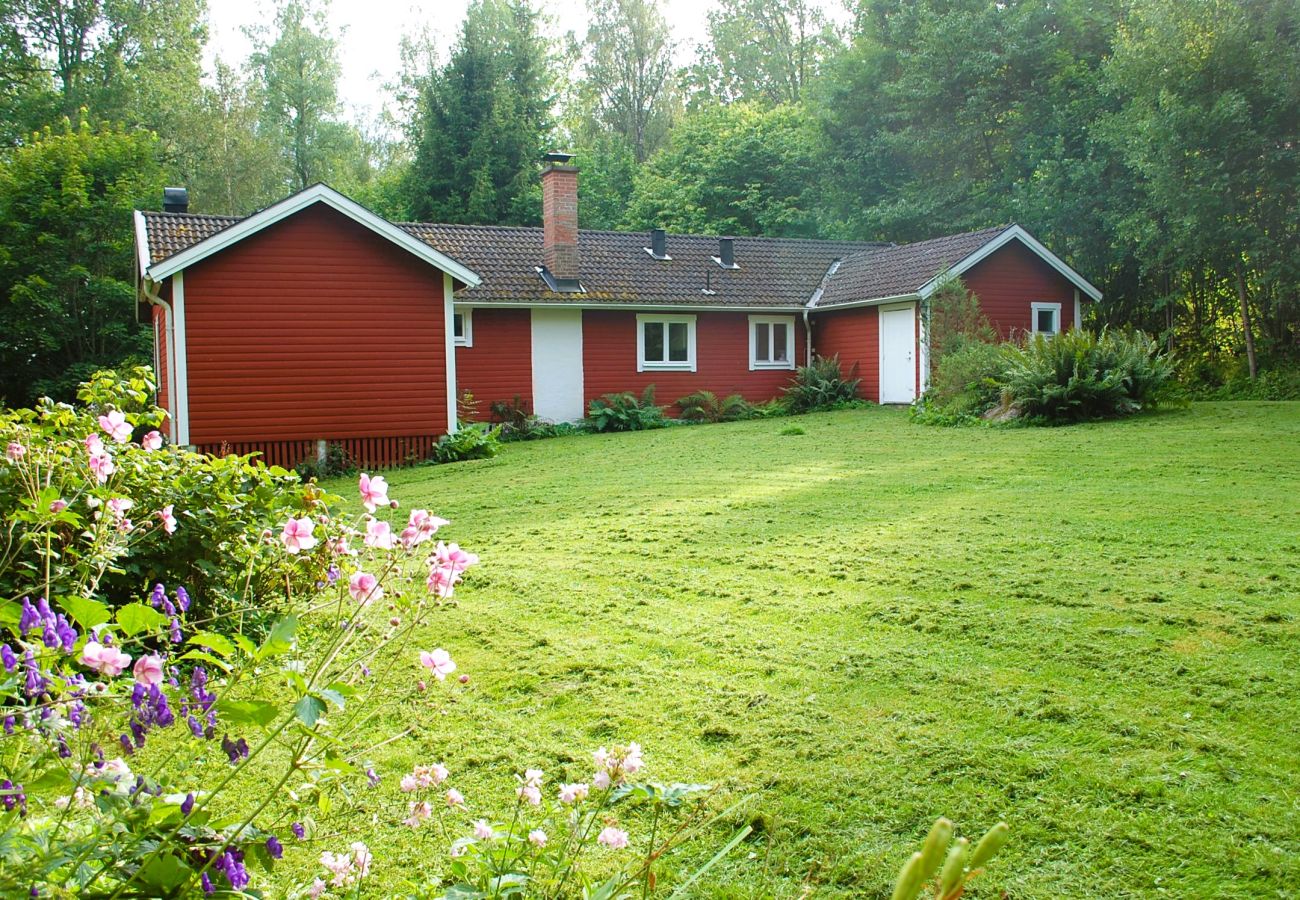House in Tranås - Nice holiday home on lake property with boat and sauna