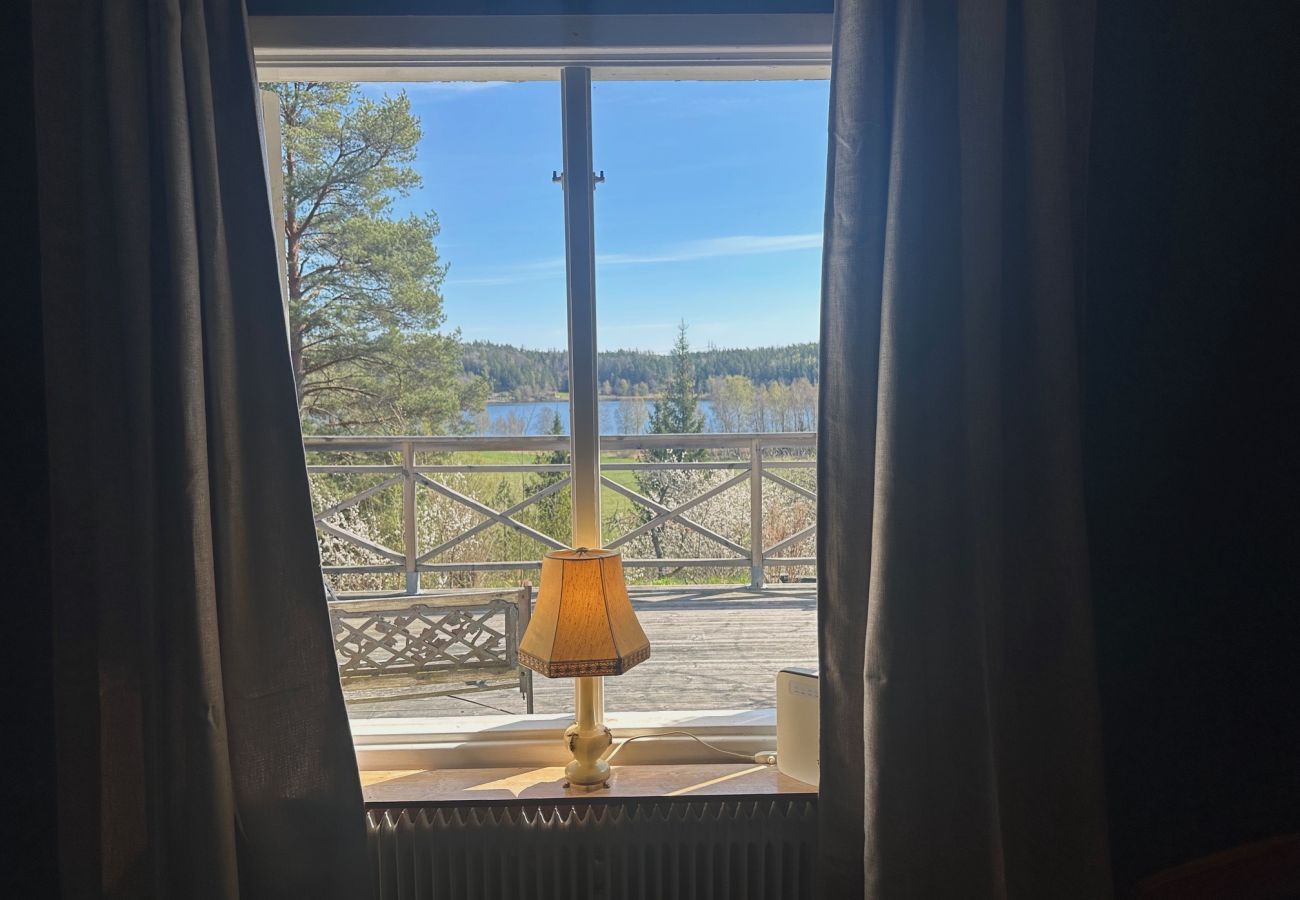House in Mölnbo - Fully equipped holiday home with wonderful lake view 40 minutes outside Stockholm