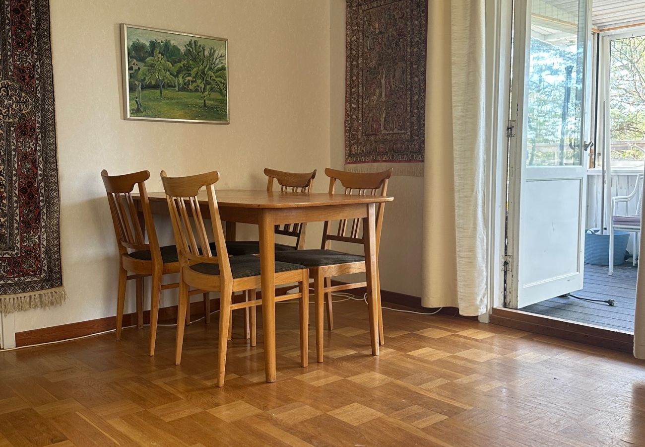 House in Mölnbo - Fully equipped holiday home with wonderful lake view 40 minutes outside Stockholm
