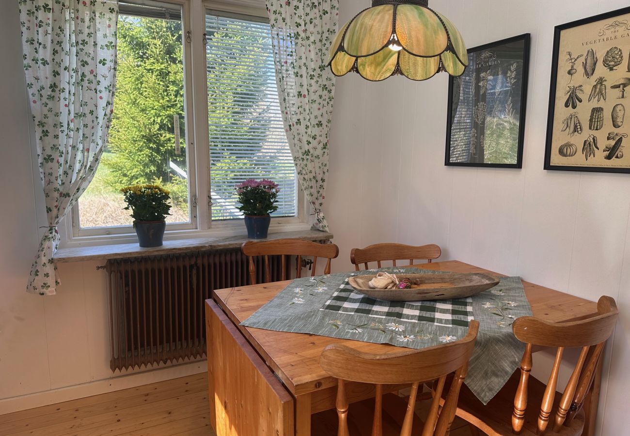 House in Mölnbo - Fully equipped holiday home with wonderful lake view 40 minutes outside Stockholm
