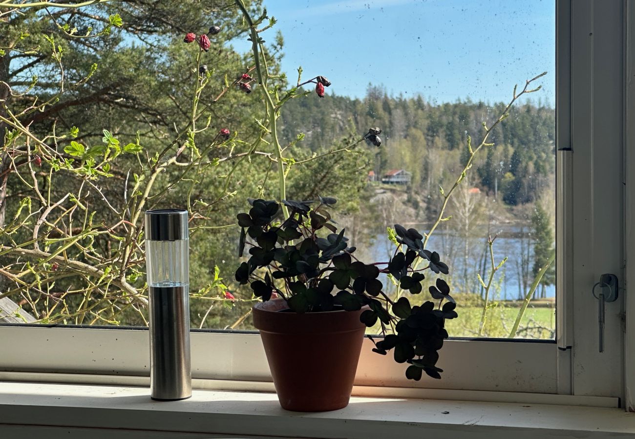 House in Mölnbo - Fully equipped holiday home with wonderful lake view 40 minutes outside Stockholm