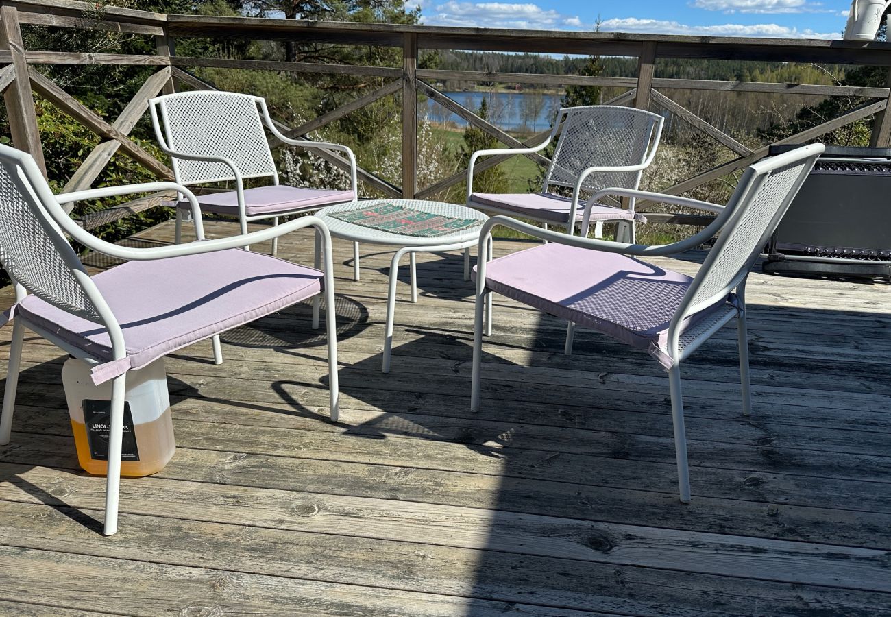 House in Mölnbo - Fully equipped holiday home with wonderful lake view 40 minutes outside Stockholm