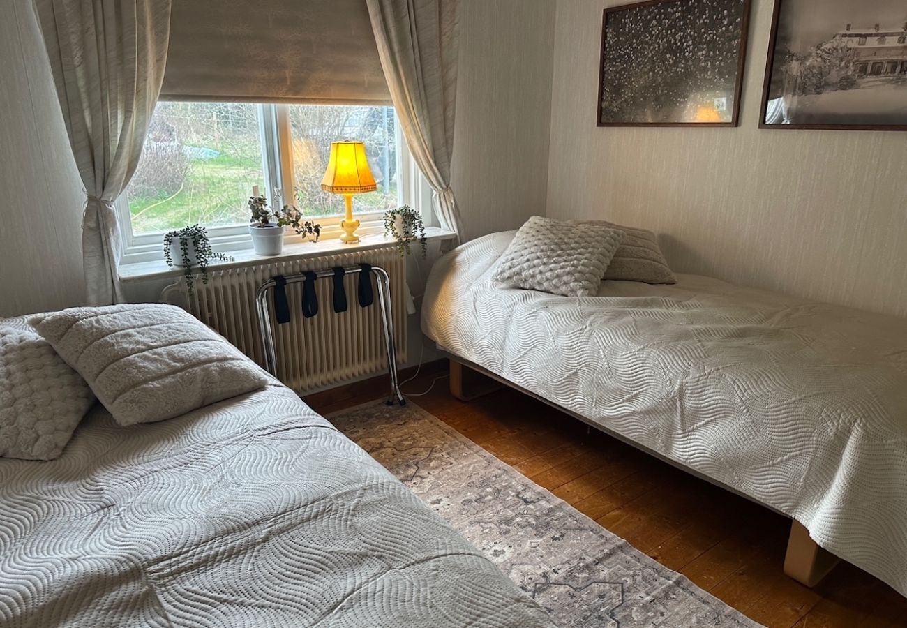 House in Mölnbo - Fully equipped holiday home with wonderful lake view 40 minutes outside Stockholm