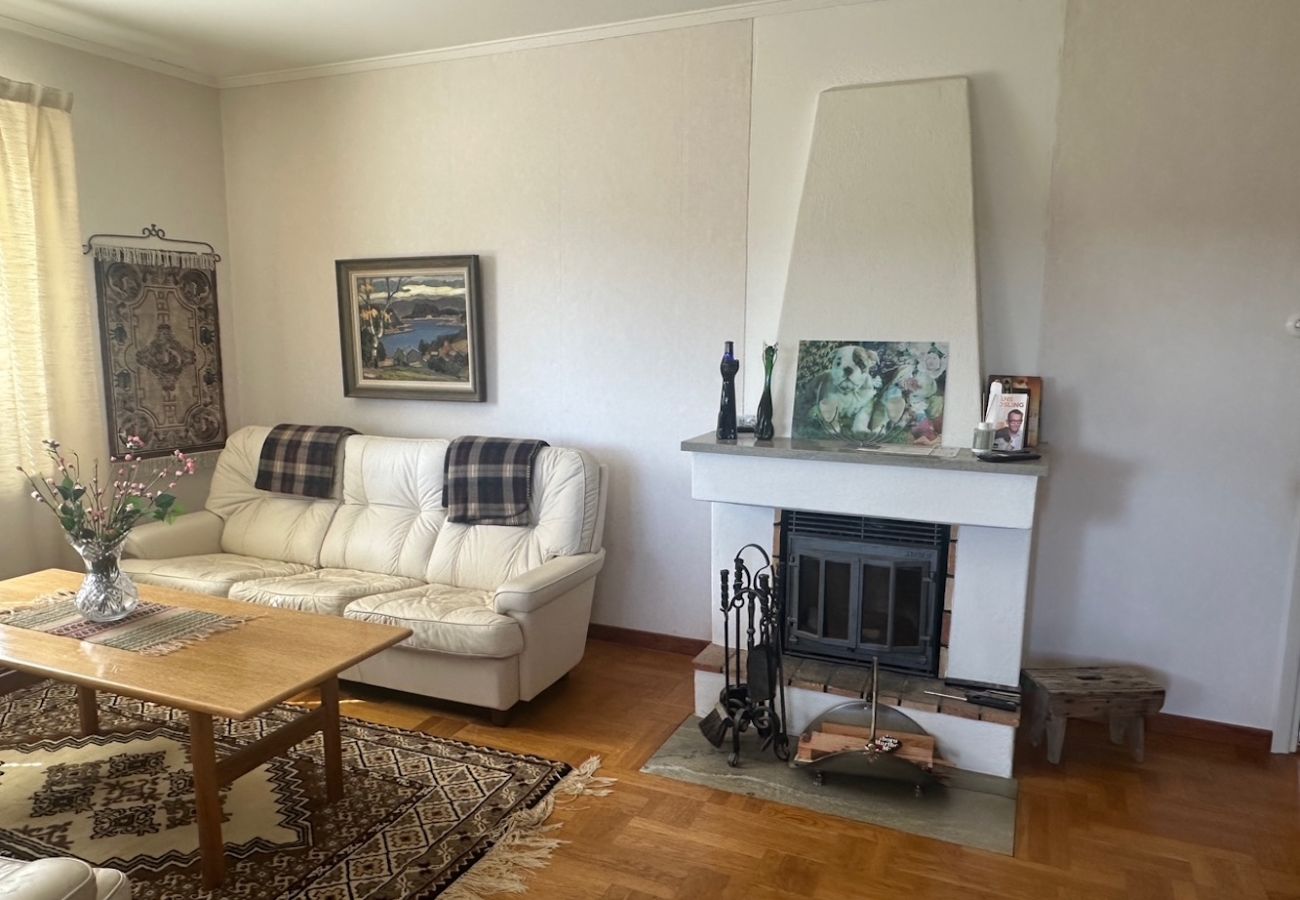 House in Mölnbo - Fully equipped holiday home with wonderful lake view 40 minutes outside Stockholm