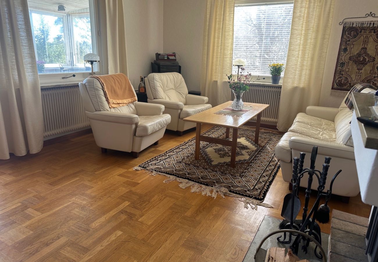 House in Mölnbo - Fully equipped holiday home with wonderful lake view 40 minutes outside Stockholm