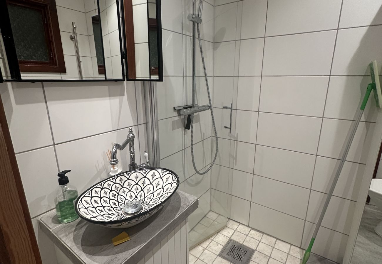 House in Mölnbo - Fully equipped holiday home with wonderful lake view 40 minutes outside Stockholm