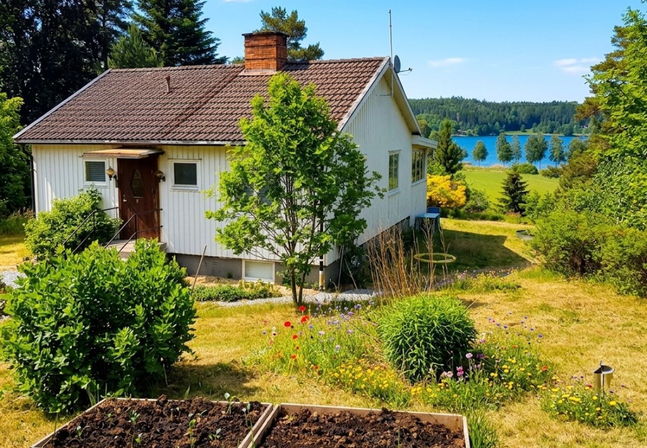 House in Mölnbo - Fully equipped holiday home with wonderful lake view 40 minutes outside Stockholm