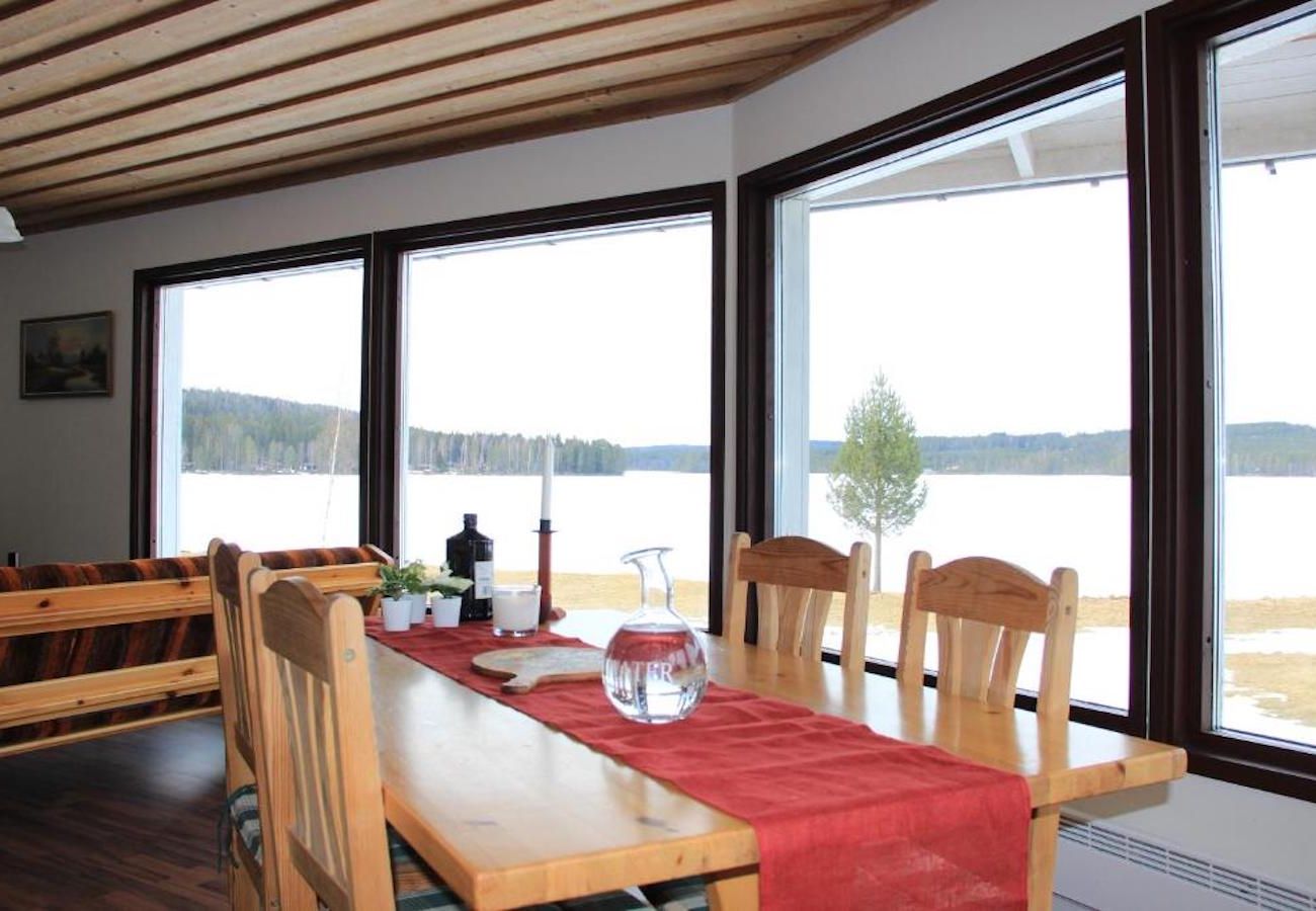 House in Svärdsjö - Red holiday home with panoramic views over the lake