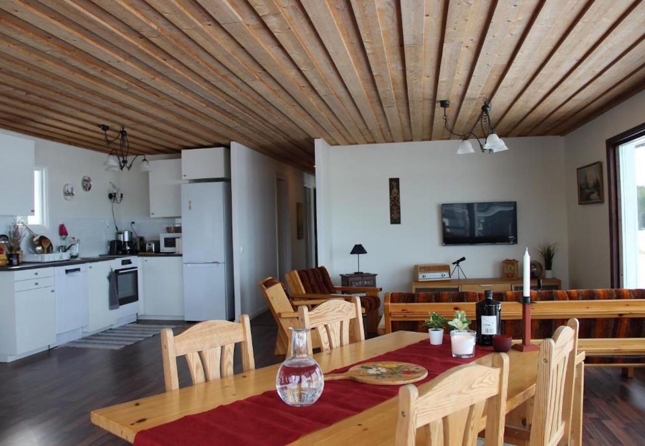 House in Svärdsjö - Red holiday home with panoramic views over the lake